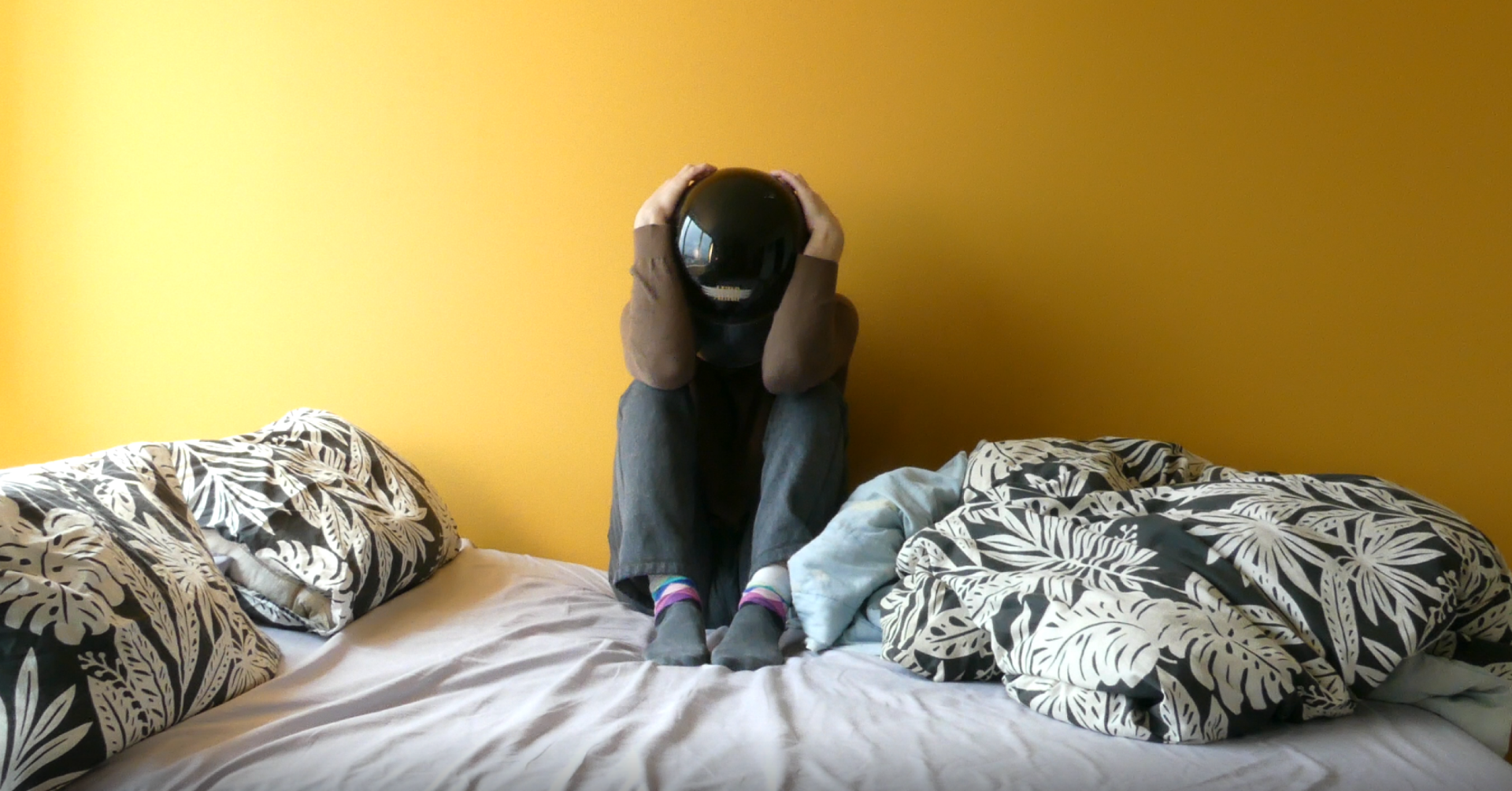 The raw footage of the shot in Figure 6 without the posters